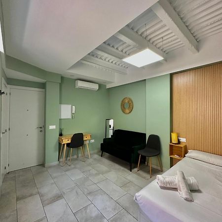 Lovely Studio Apartment Málaga Exteriör bild