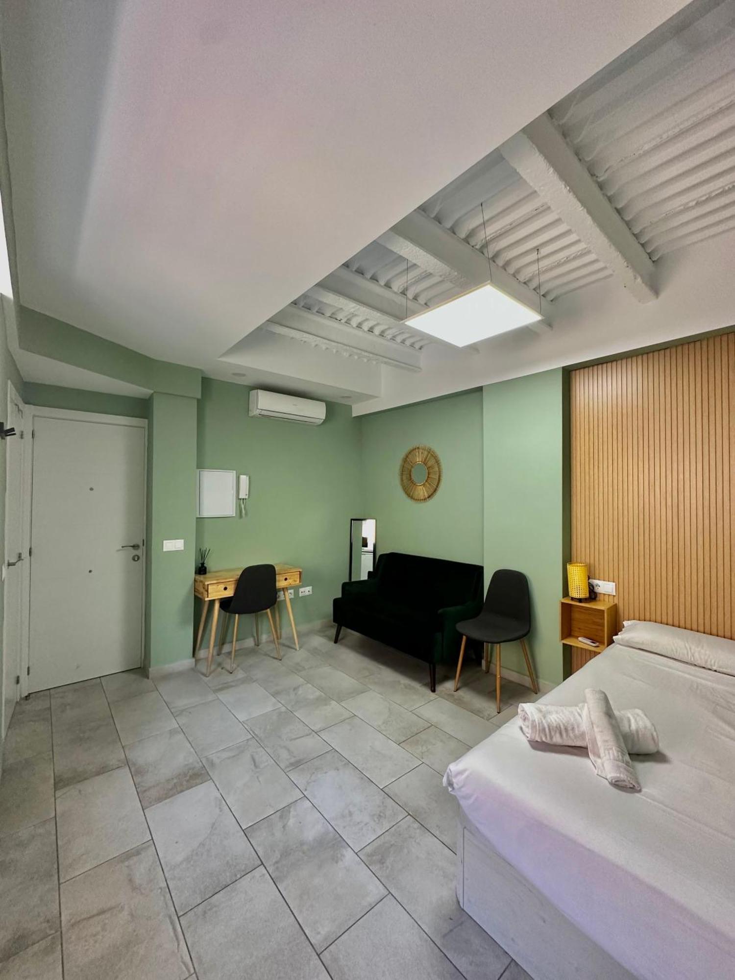 Lovely Studio Apartment Málaga Exteriör bild