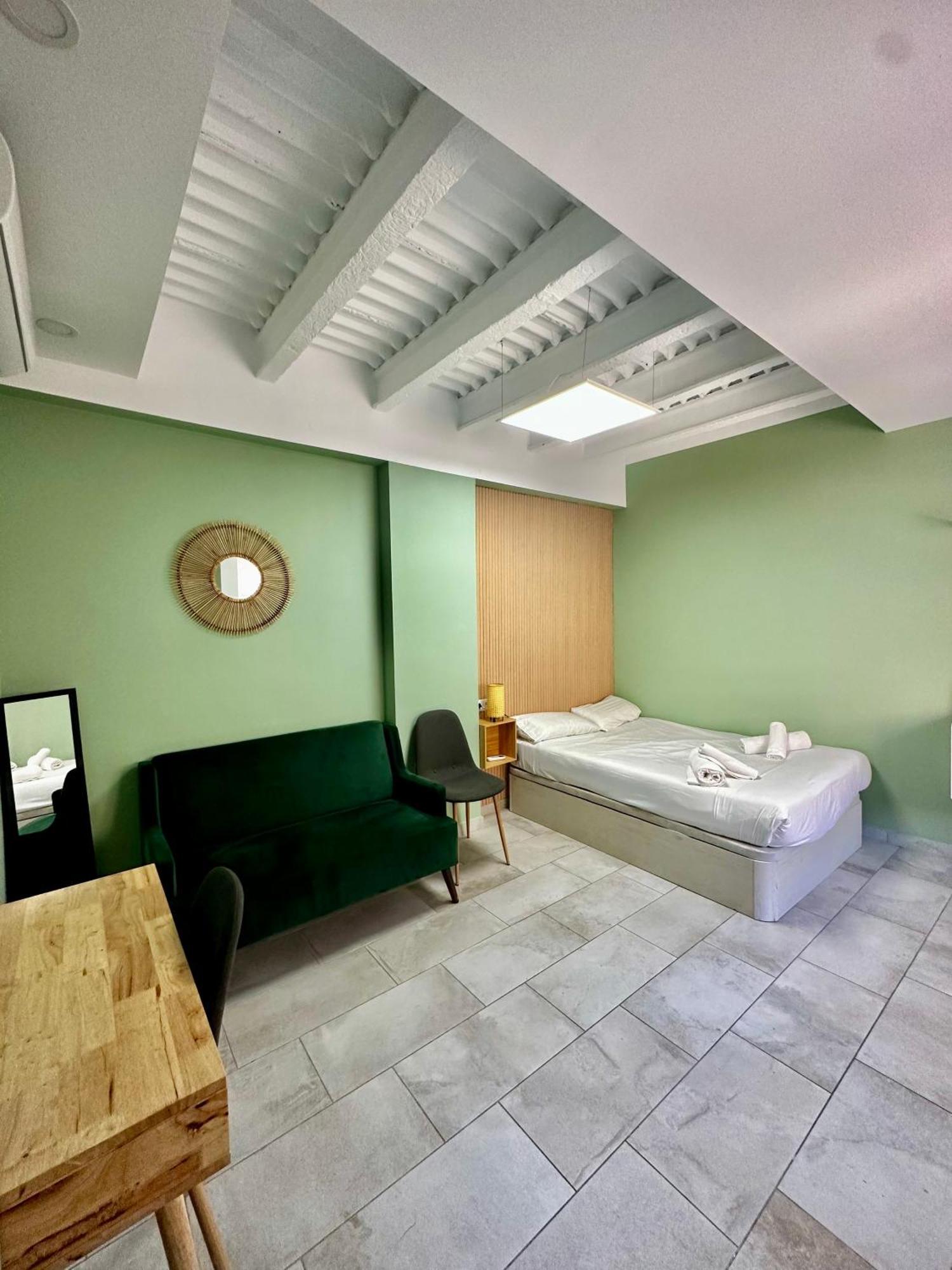 Lovely Studio Apartment Málaga Exteriör bild